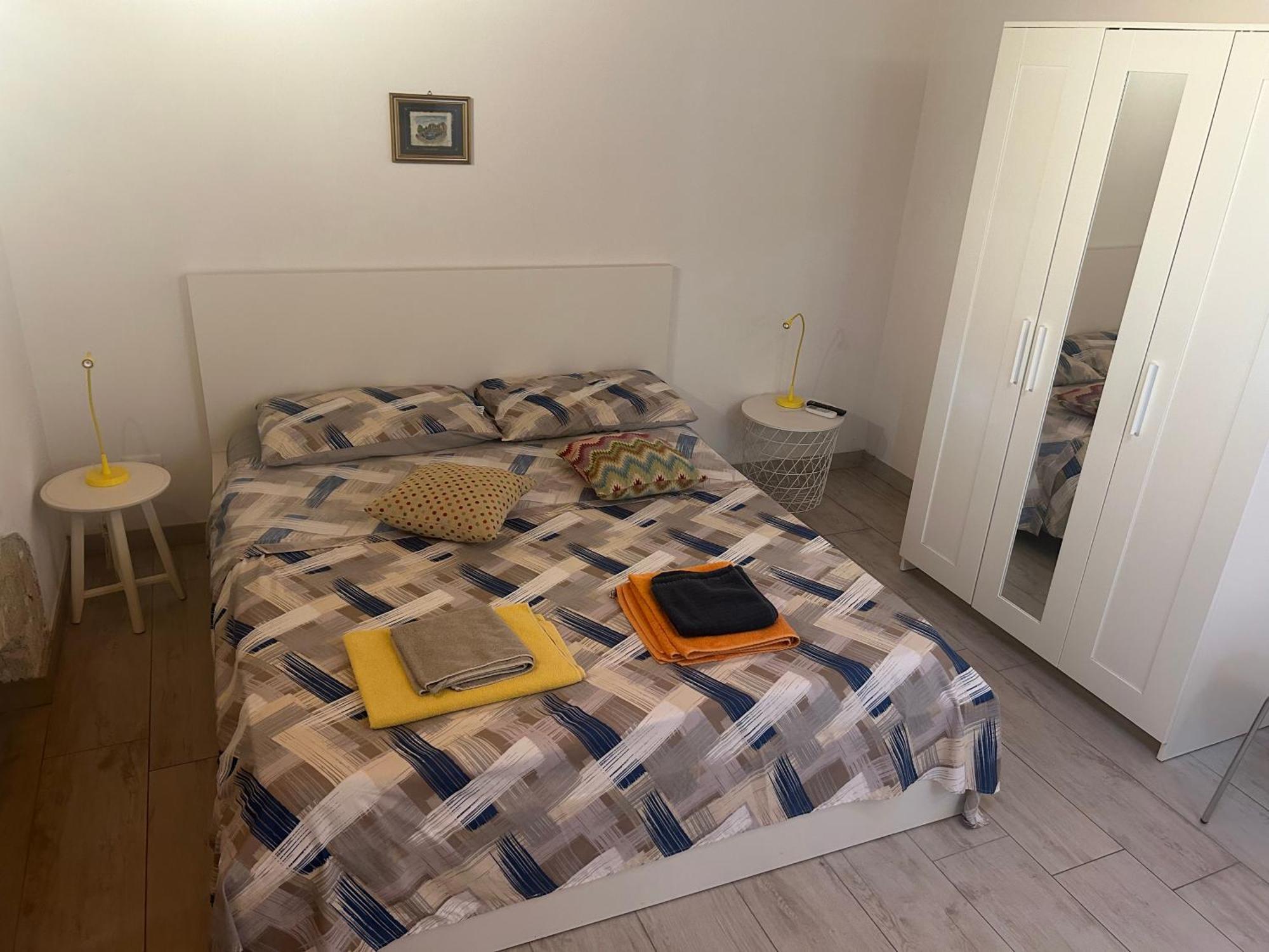 Deni'S Apartments Syracuse Екстер'єр фото