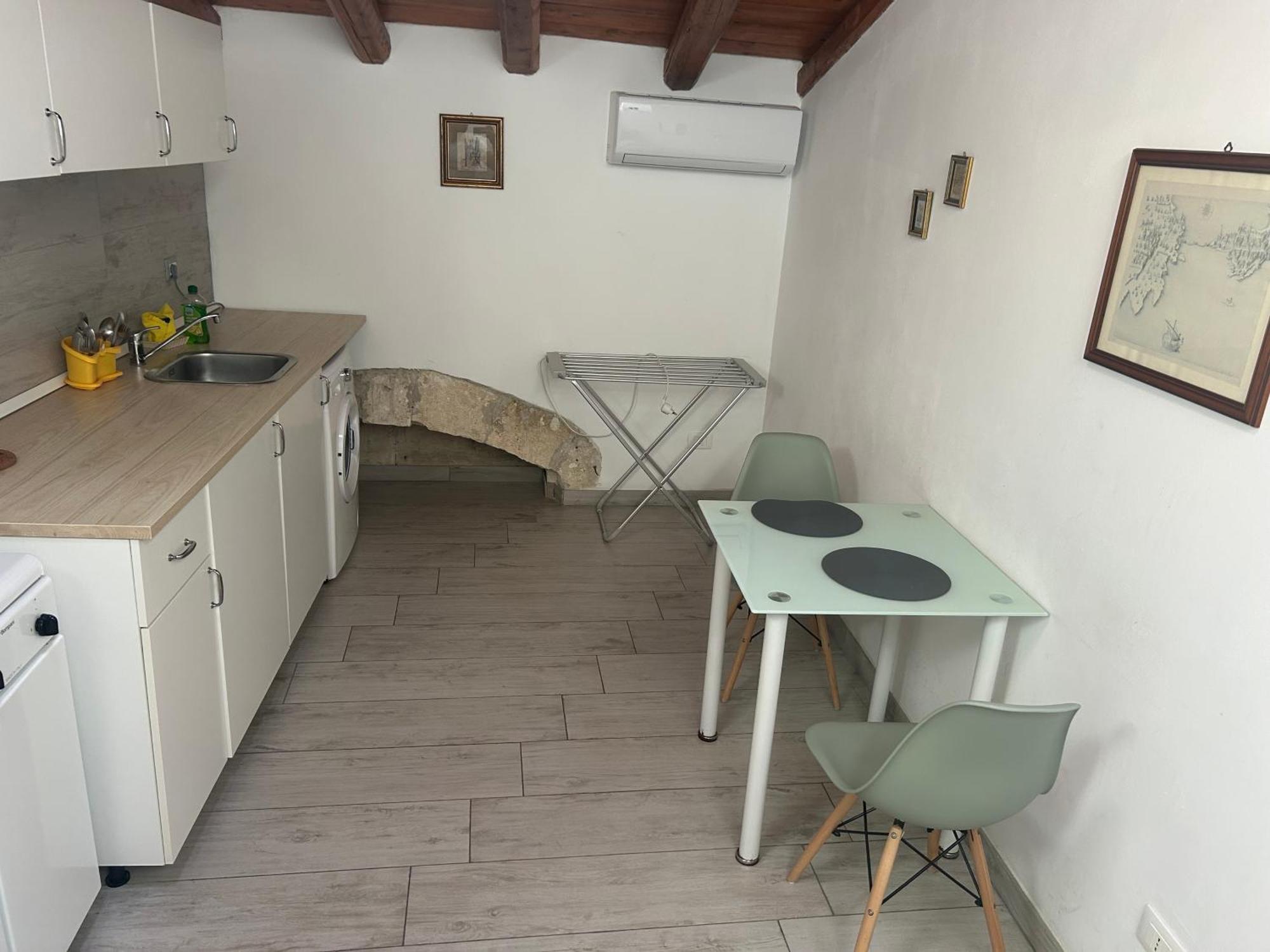 Deni'S Apartments Syracuse Екстер'єр фото