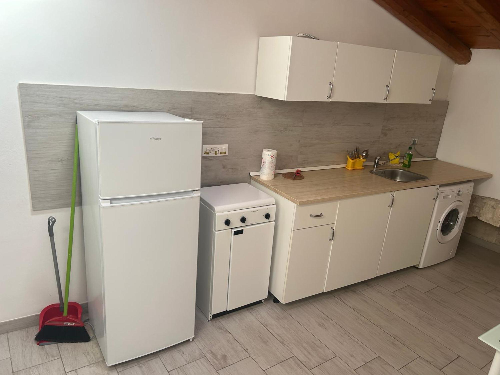 Deni'S Apartments Syracuse Екстер'єр фото