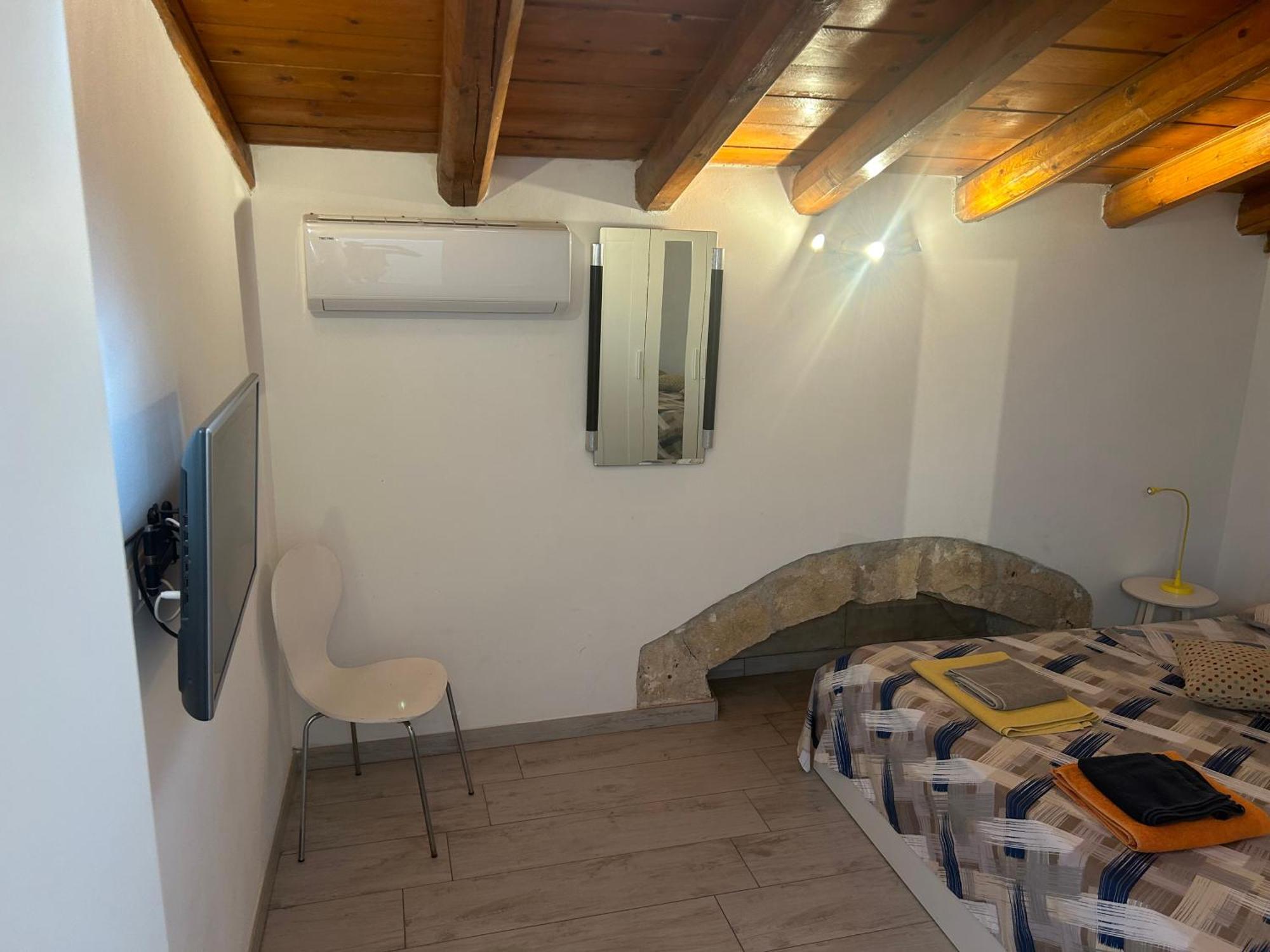 Deni'S Apartments Syracuse Екстер'єр фото