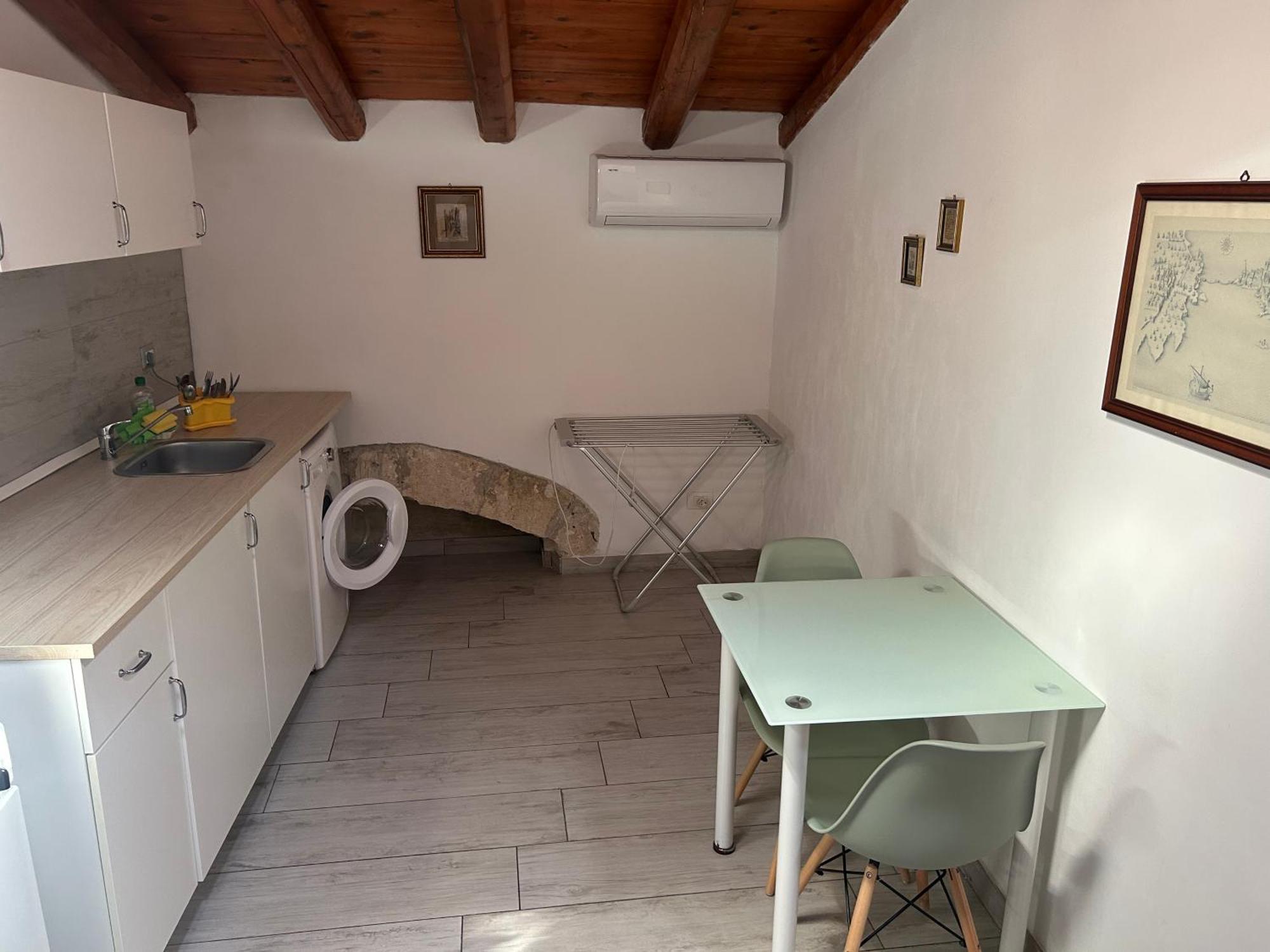 Deni'S Apartments Syracuse Екстер'єр фото