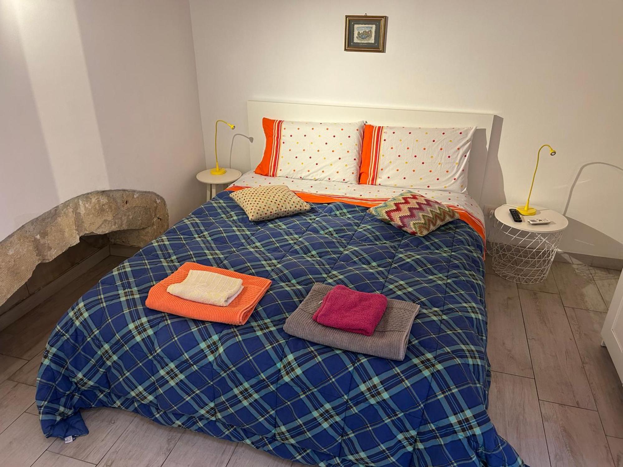 Deni'S Apartments Syracuse Екстер'єр фото
