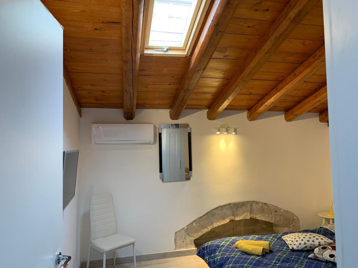 Deni'S Apartments Syracuse Екстер'єр фото